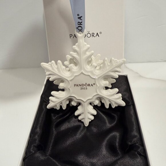 Pandora 2015 Limited Edition Porcelain Snowflake Ornament with Box Ivory Silver - Picture 5 of 9